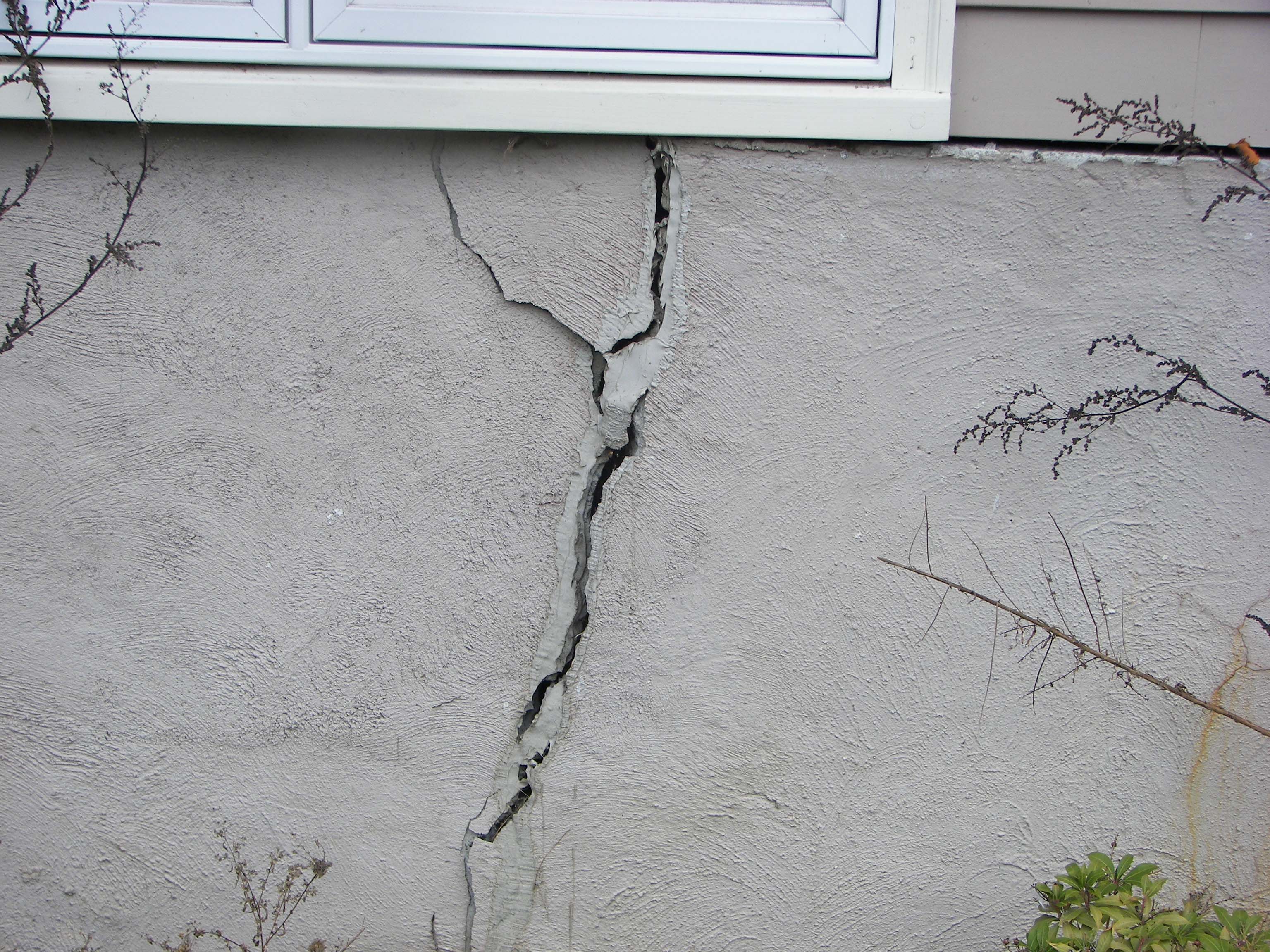shrinkage cracks in concrete beams